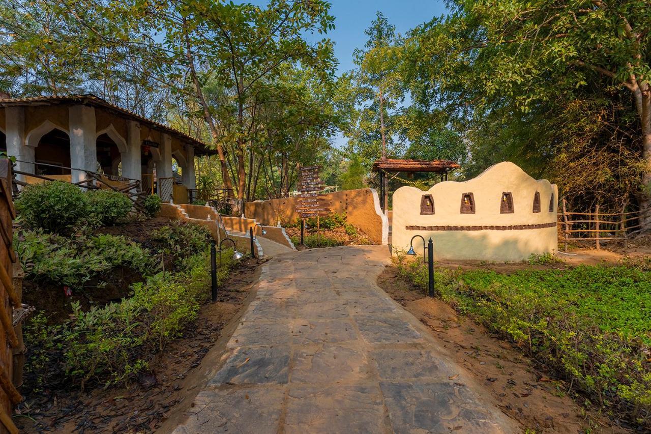 Jungle King Resort Kānha Eksteriør billede