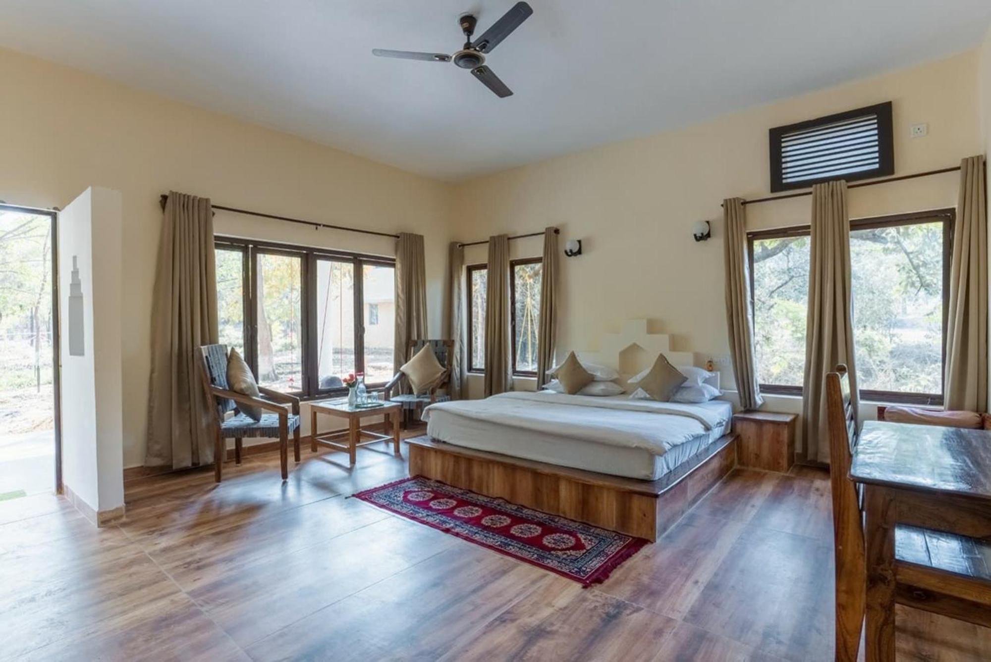 Jungle King Resort Kānha Eksteriør billede