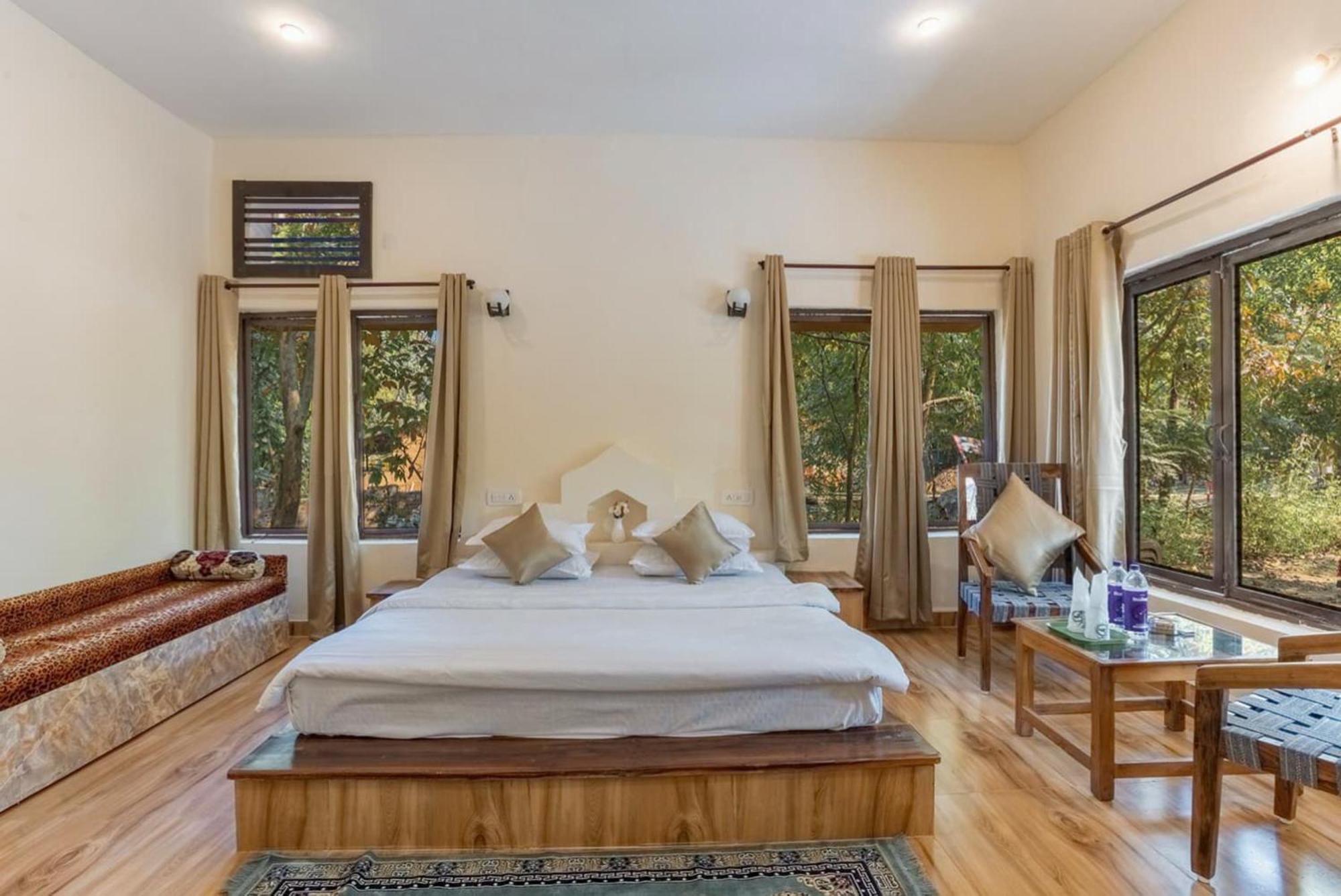 Jungle King Resort Kānha Eksteriør billede